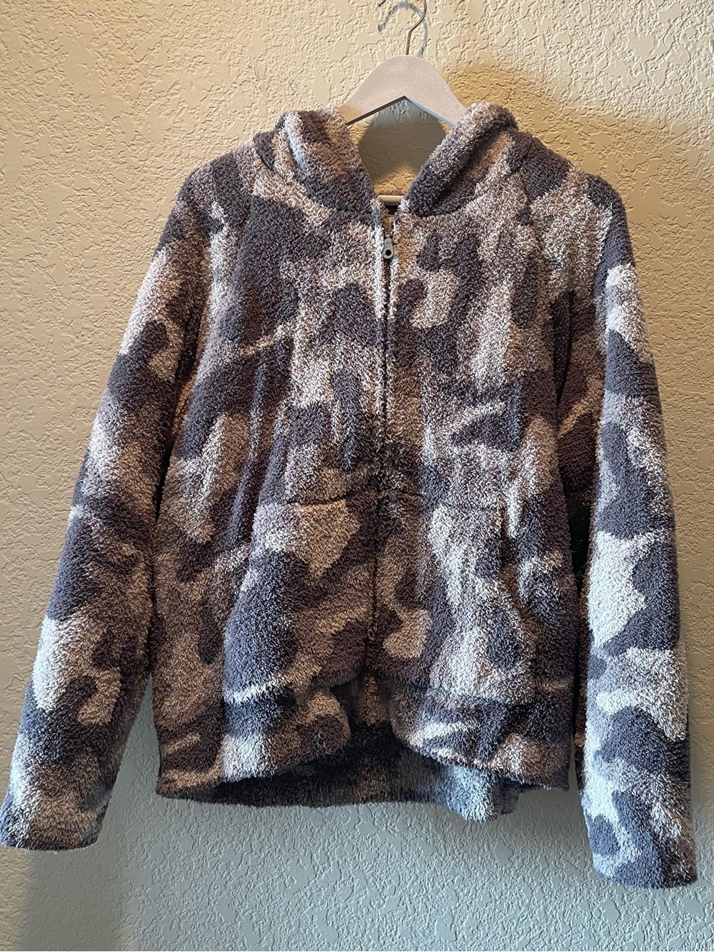 Barefoot Dreams Cozychic light multicolored camo full zip hooded jacket, size XL